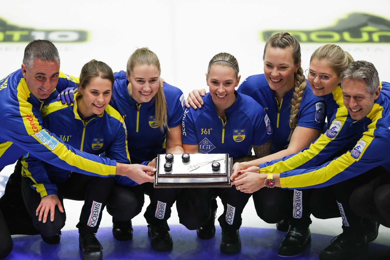 Sweaden woman team